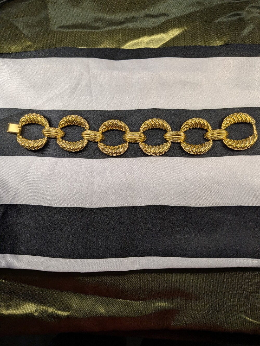 Gold Link Rope Circle Bracelet - Bold Chain Statement